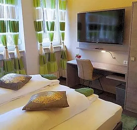 Diamond Hotel *