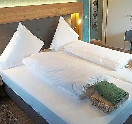 Diamond Hotel *